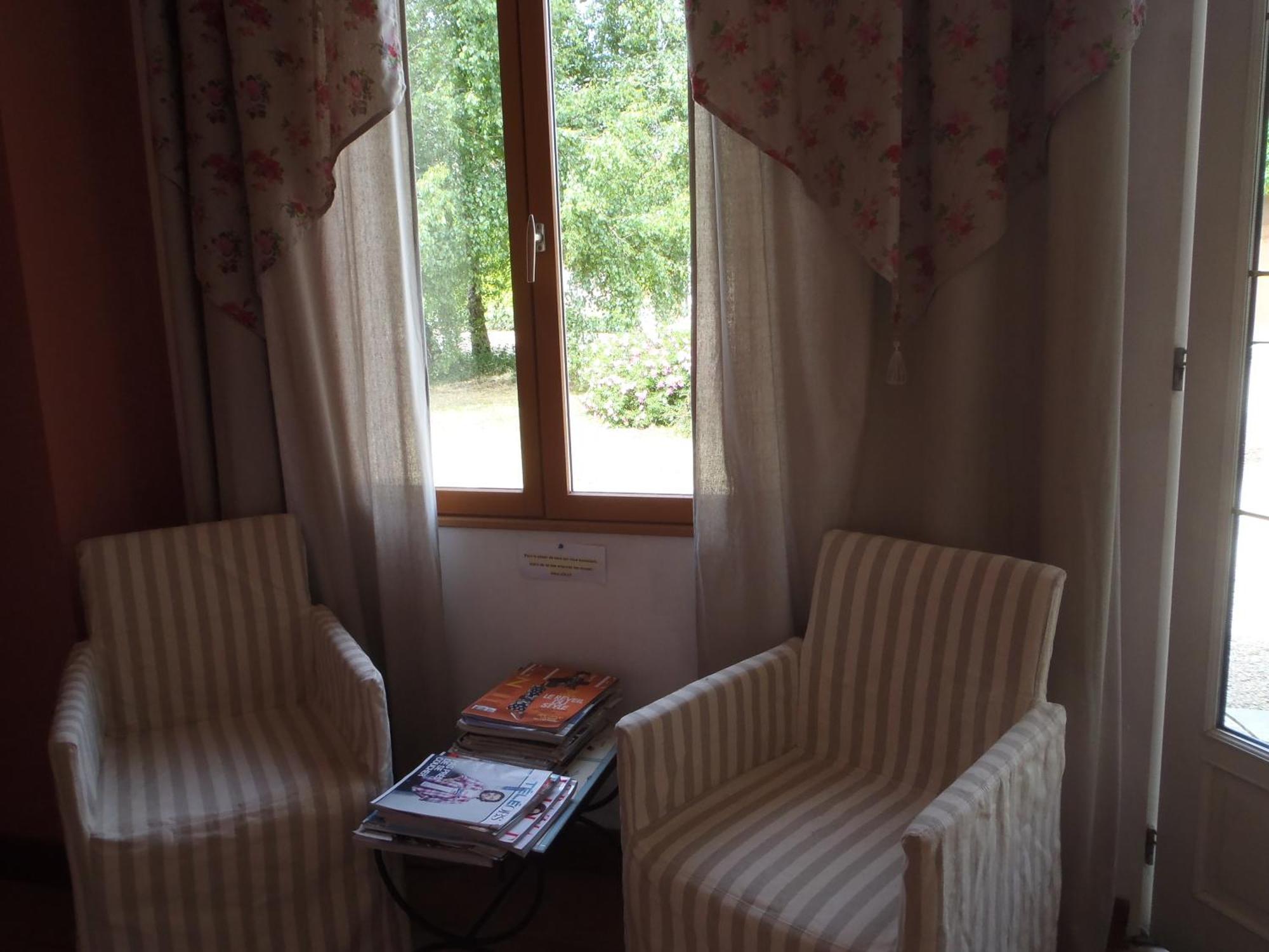 Chambres D'Hotes Du Domaine De Jacquelin Saint-Germain-du-Puy Zimmer foto